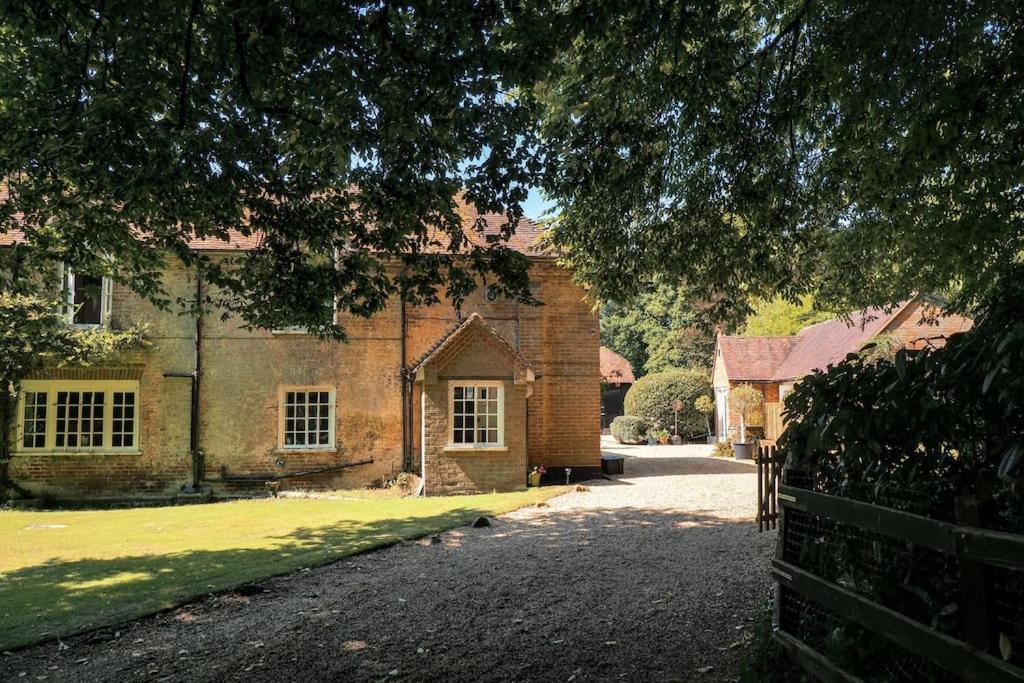 Landford'S Cottage, Your Retreat! ภายนอก รูปภาพ