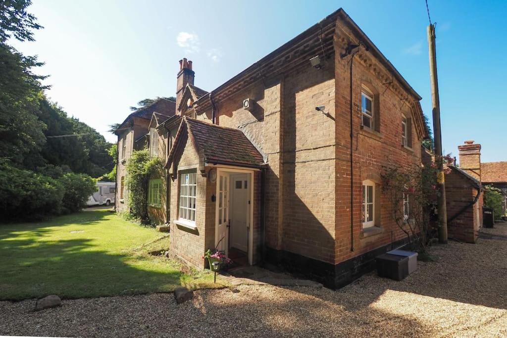 Landford'S Cottage, Your Retreat! ภายนอก รูปภาพ