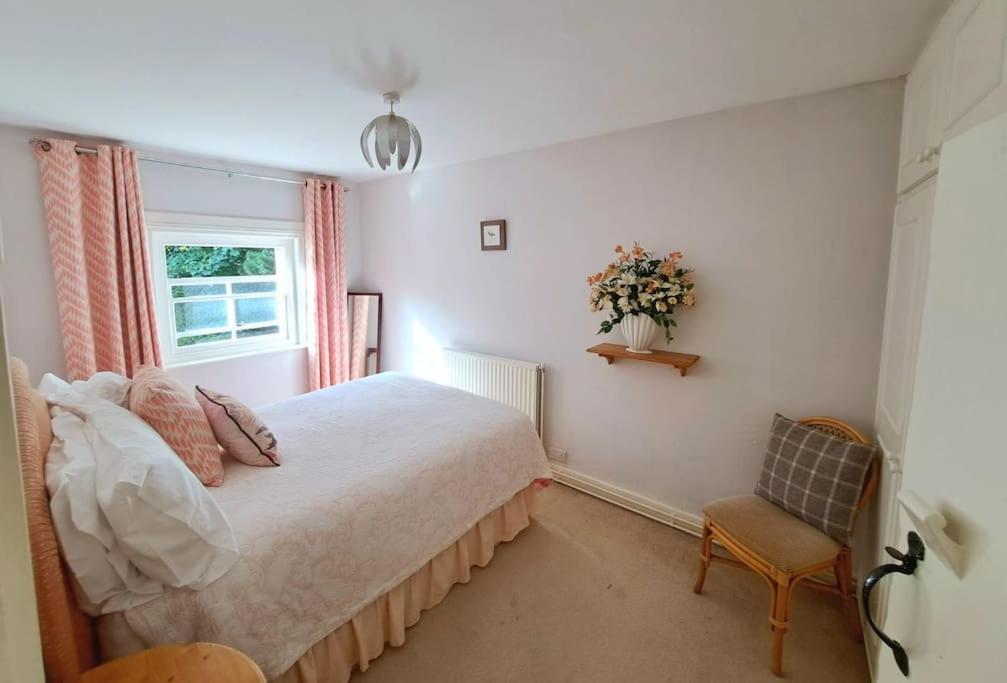 Landford'S Cottage, Your Retreat! ภายนอก รูปภาพ