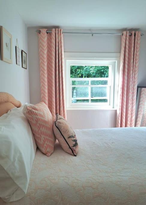 Landford'S Cottage, Your Retreat! ภายนอก รูปภาพ