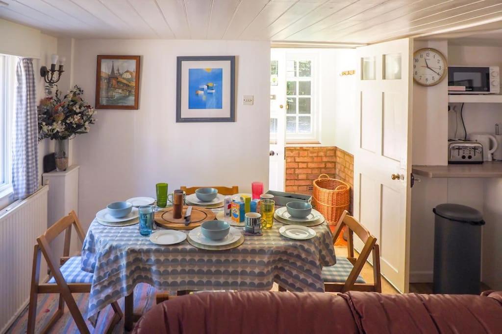 Landford'S Cottage, Your Retreat! ภายนอก รูปภาพ
